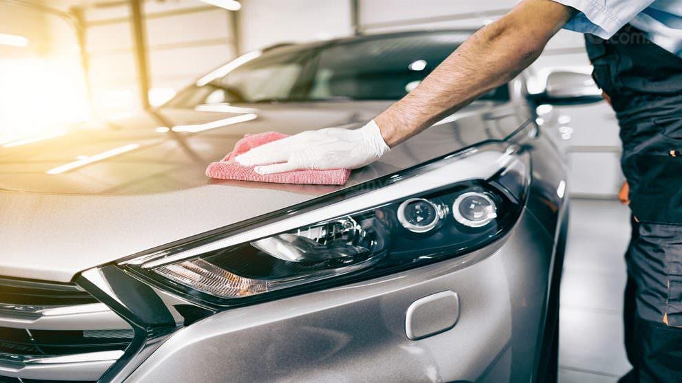 Wax bề mặt sơn xe ô tô